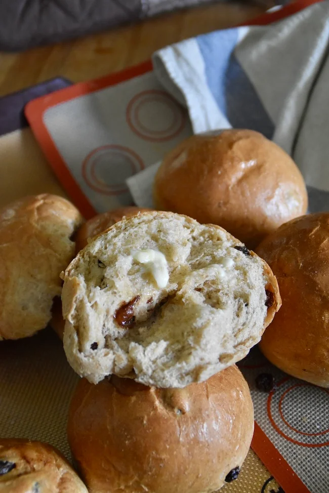 Table Cream Raisin Buns Recipe – Super Squishy